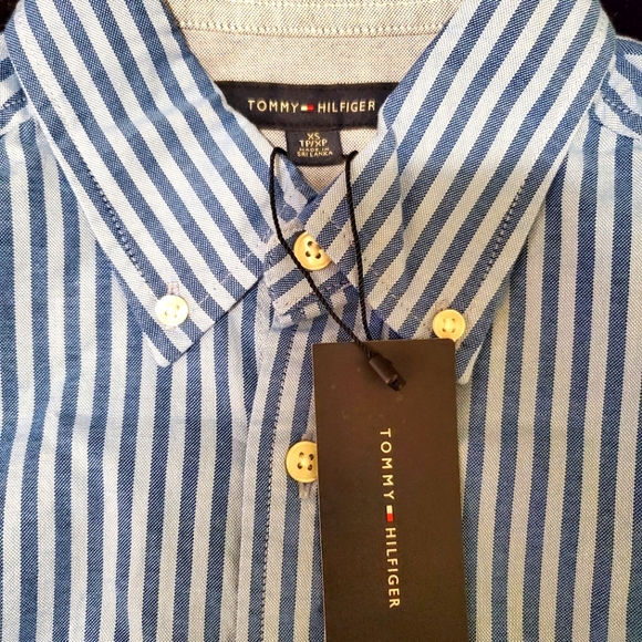 (SOLD) Tommy Hilfiger Men's Casual Dress Shirt - Picture 3 of 4